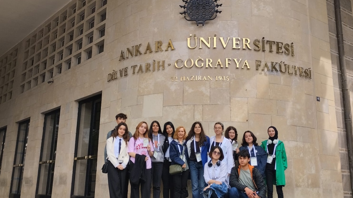 Okulumuz Felsefe Kulübü öğrencileri, Ankara Üniversitesi DTCF Sosyoloji Topluluğu tarafından düzenlenen sosyoloji günleri etkinliğinde